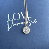 Solid 9ct  gold solitaire  Pendant (9ct Solid Gold pendant & chain)