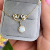 Solid 9ct gold Opal Pendant (9ct Solid Gold pendant & chain)