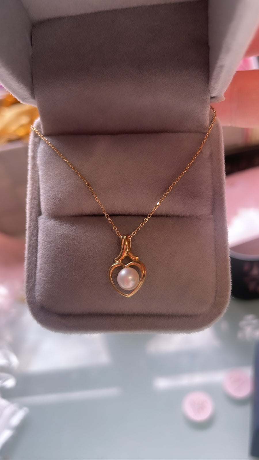 9ct solid Gold Pearl  Pendant (9ct Solid Gold pendant & chain)